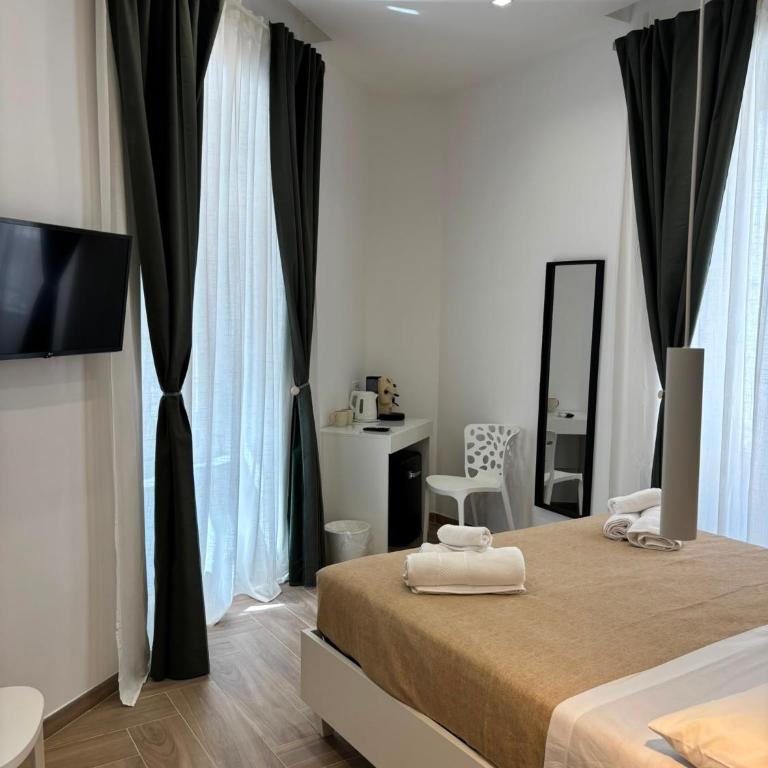 Bella Napoli Rooms - Camera King con Balcone - 4