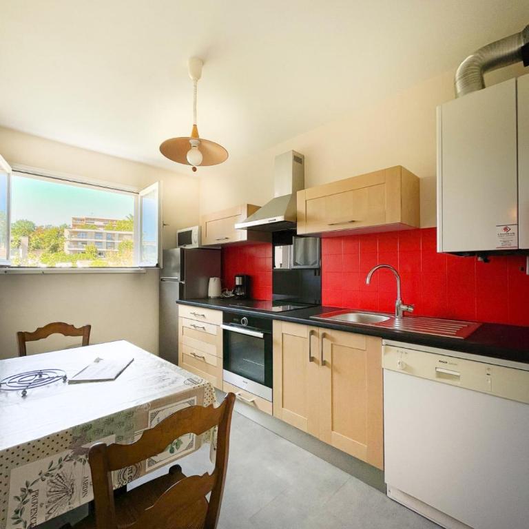 Superb Apartment With Balcony In Frejus - Apartment - 4