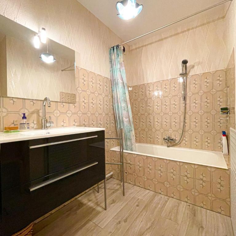 Superb Apartment With Balcony In Frejus - Apartment - 7