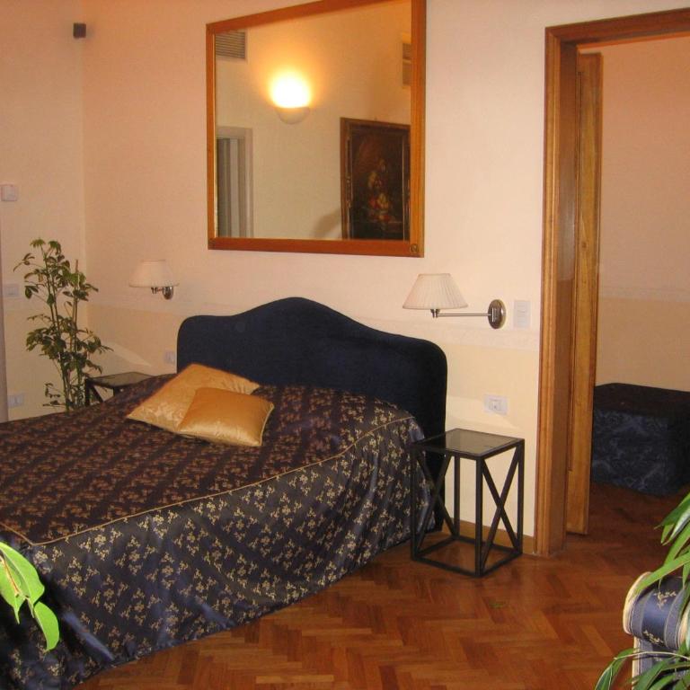 Tornabuoni Petite Suite - Quadruple Room - 1