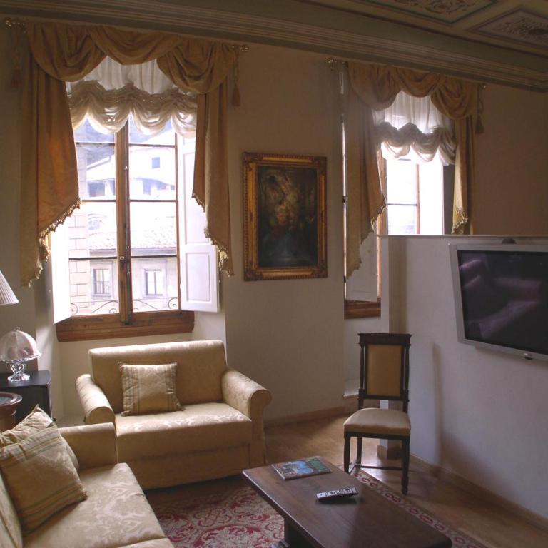 Tornabuoni Petite Suite - Family Room - 3