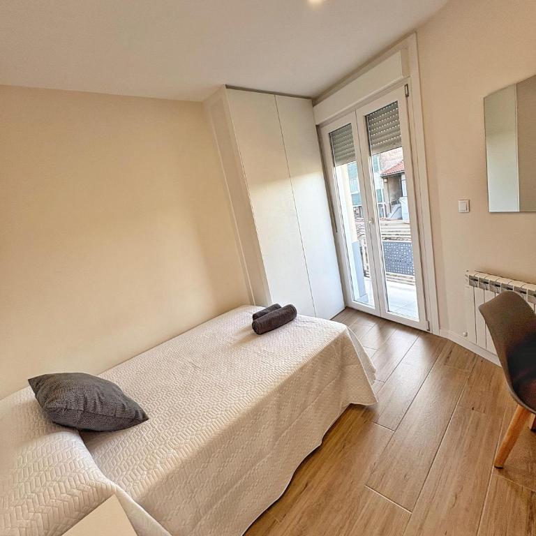 Silveira 1 - Three-Bedroom Apartment - 2