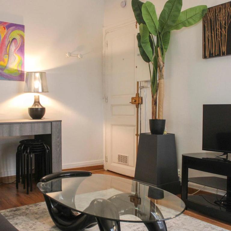 Cozy & Bright Apartment on Rue Saint-Maur - Apartment - 3