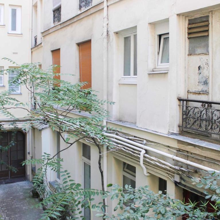 Cozy & Bright Apartment on Rue Saint-Maur - Apartment - 15