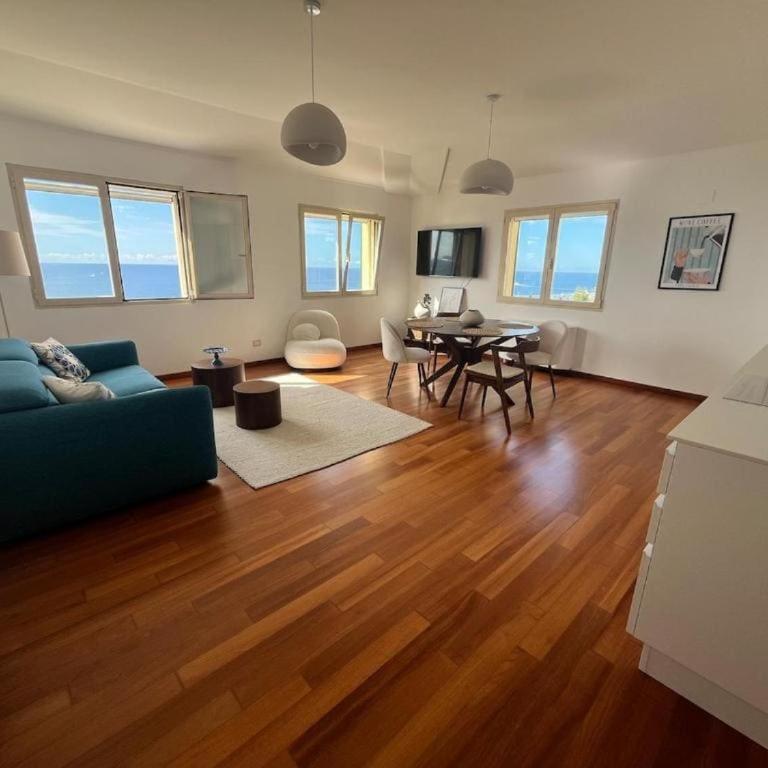 Sea-View Apartament with Private Parking ! - Appartamento con 2 Camere da Letto - 1