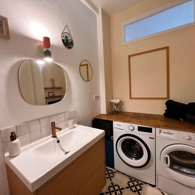 Sunny Apartment Port Old Town FREE Private Parking - Clim & Balcony - Appartamento con 2 Camere da Letto - 14