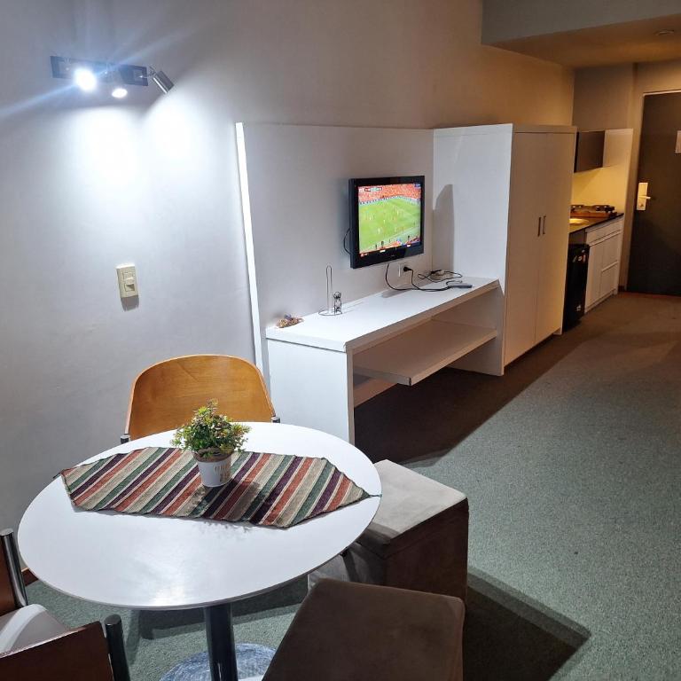 Práctico Monoambiente en Zona Centro - Apartamento de 1 dormitorio - 3