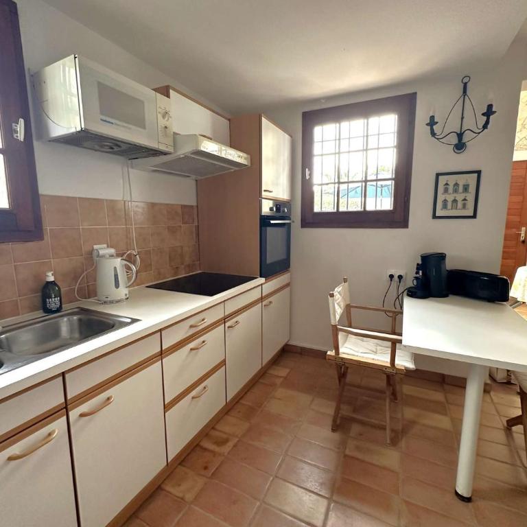 LE LEVANT Maison pour 6 personnes à proximité du Golf de Valcros à La Londe Les Maures - Maison 3 Chambres - 11