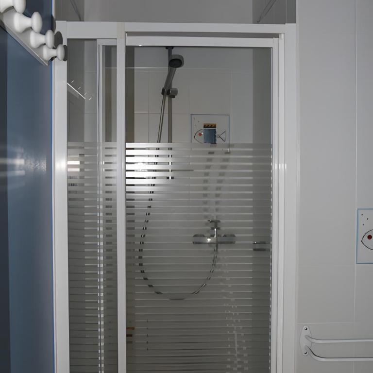 Suite deux chambres - Sdb privative - Chambre Quadruple avec Douche - 5
