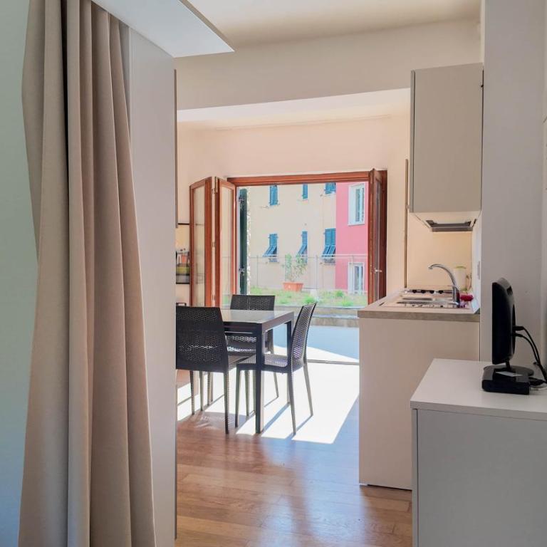 Vernazza Rooftop Apartment - Two-Bedroom Apartment with Terrace - 6