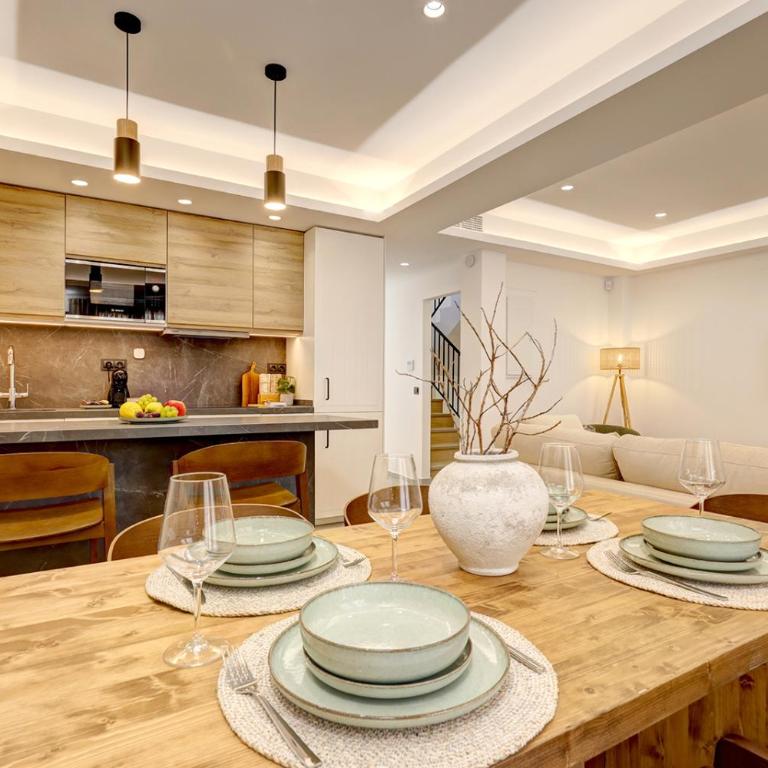 Stylish Terrace and Pool House, Old Town Estepona - Two-Bedroom House - 8