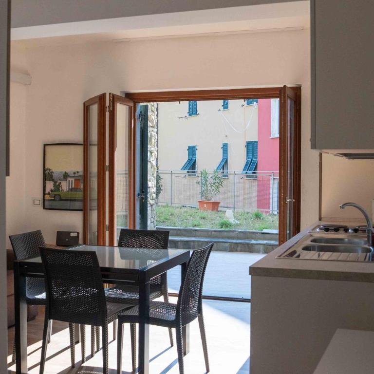Vernazza Rooftop Apartment - Two-Bedroom Apartment with Terrace - 38