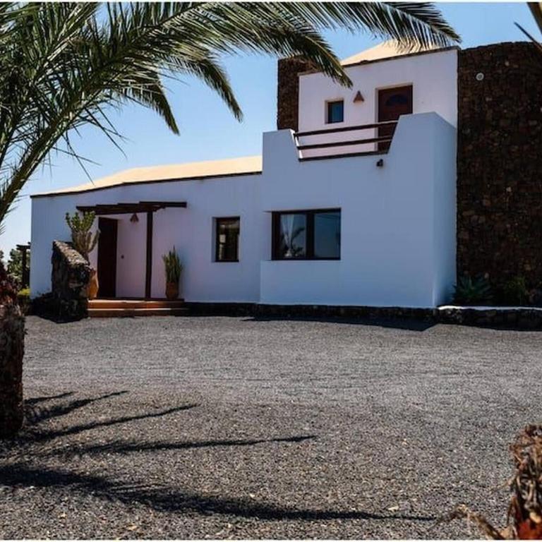 Modern 3-Bedroom Villa in Lajares with Private Pool - Ferienhaus - 2