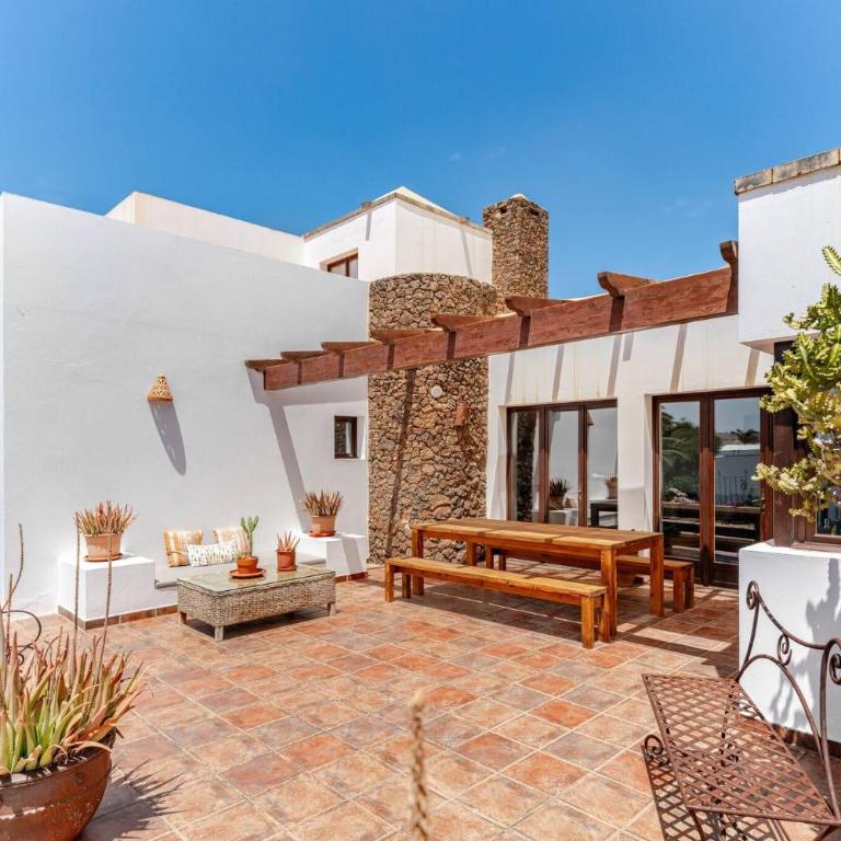 Modern 3-Bedroom Villa in Lajares with Private Pool - Ferienhaus - 4