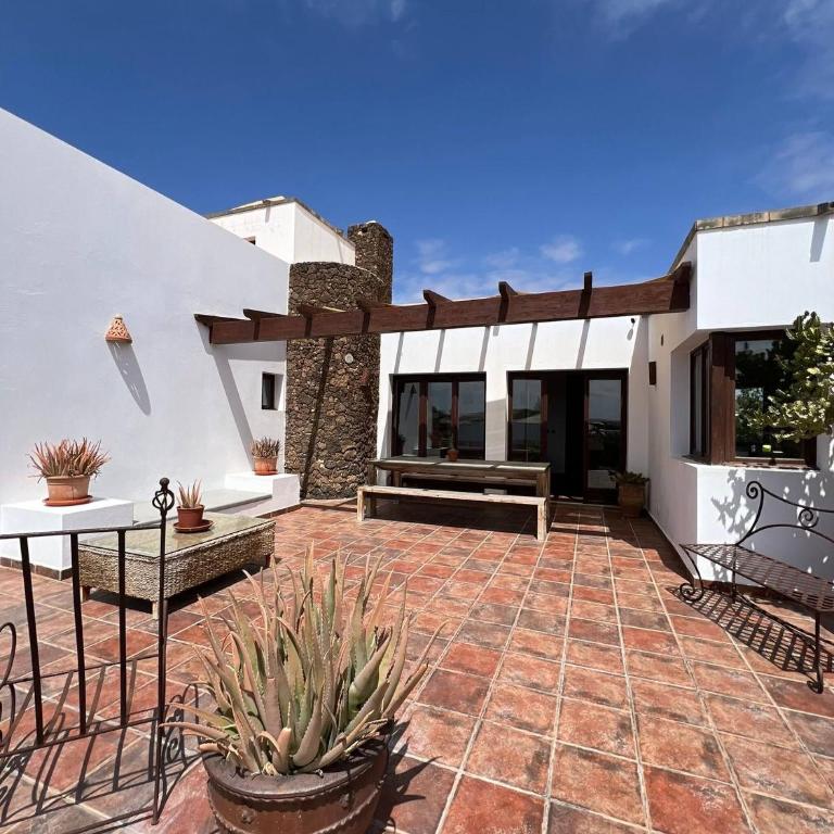 Modern 3-Bedroom Villa in Lajares with Private Pool - Ferienhaus - 33
