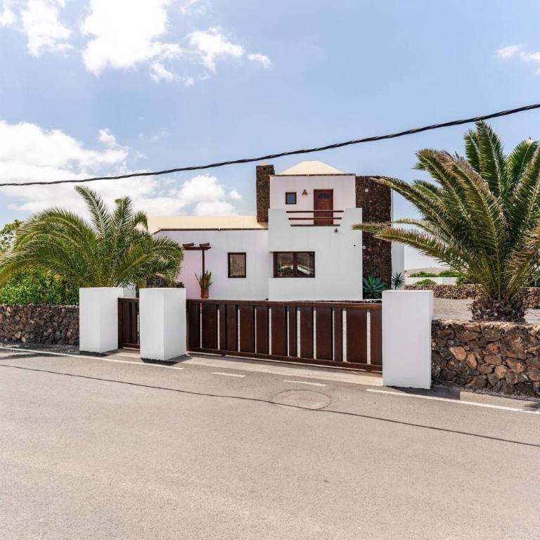 Modern 3-Bedroom Villa in Lajares with Private Pool - Ferienhaus - 39