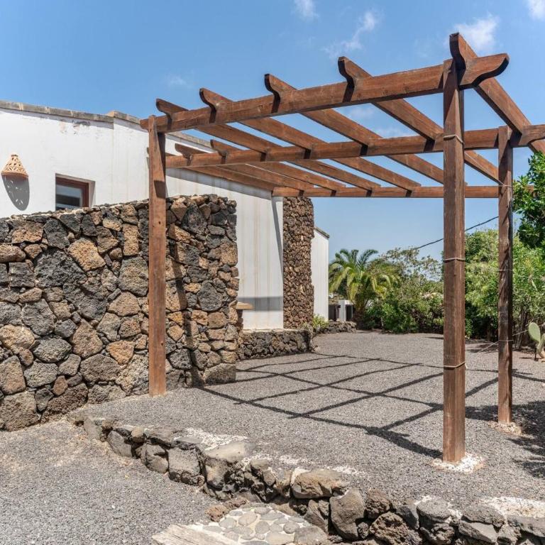 Modern 3-Bedroom Villa in Lajares with Private Pool - Ferienhaus - 66