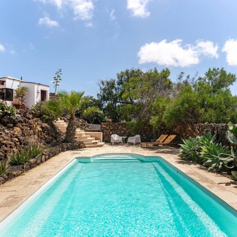 Modern 3-Bedroom Villa in Lajares with Private Pool - Ferienhaus - 68