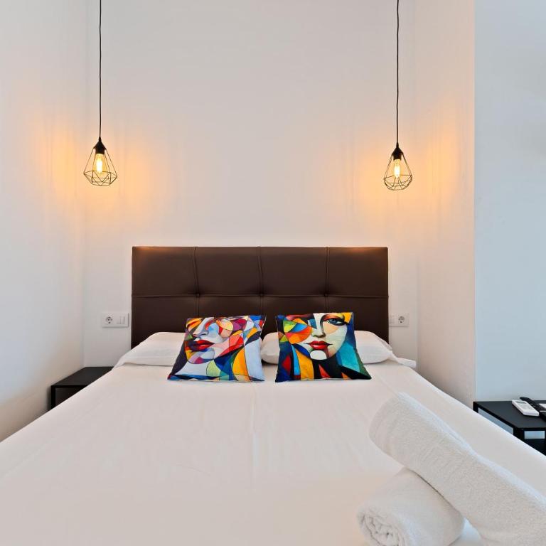 Delfín - Entire Apt - Near Beach and Stadium by Río Turia Apartments - One-Bedroom Apartment - 1
