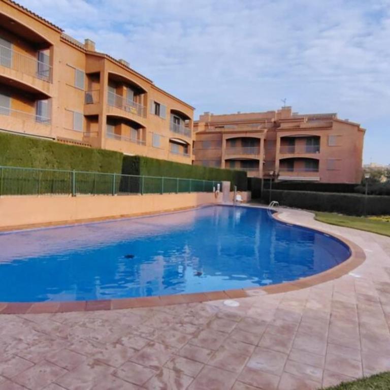 Apartamento con piscina comunitaria y bonitas vistas - Apartamento de 3 dormitorios con vistas - 1