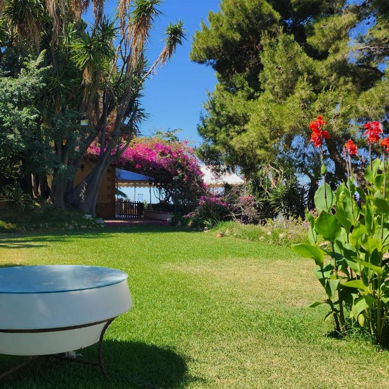 Villa Tommaso Maruggi, Sicilia, con Jacuzzi e piscina privata - Four-Bedroom Villa with Garden View - 26