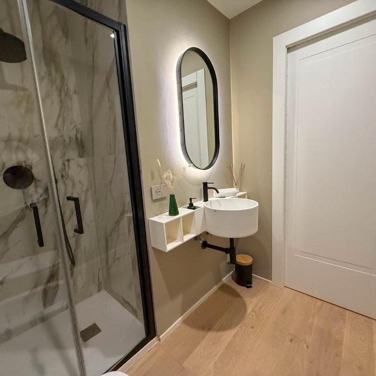 Genteel Home Campuccio Firenze - Appartamento con 2 Camere da Letto e Balcone - 11