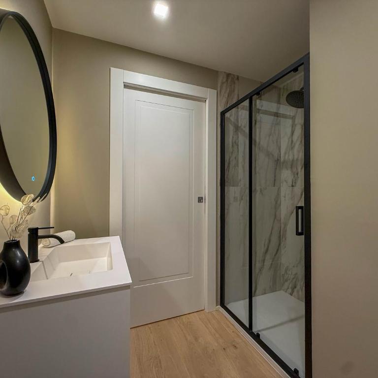 Genteel Home Campuccio Firenze - Appartamento con 2 Camere da Letto e Balcone - 12