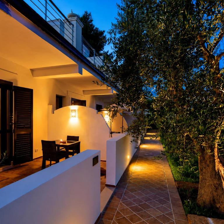 Zia Nì Boutique Suites - Double Room with Patio - 13