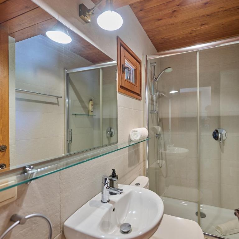 Xalet del Golf - Five-Bedroom House - 13