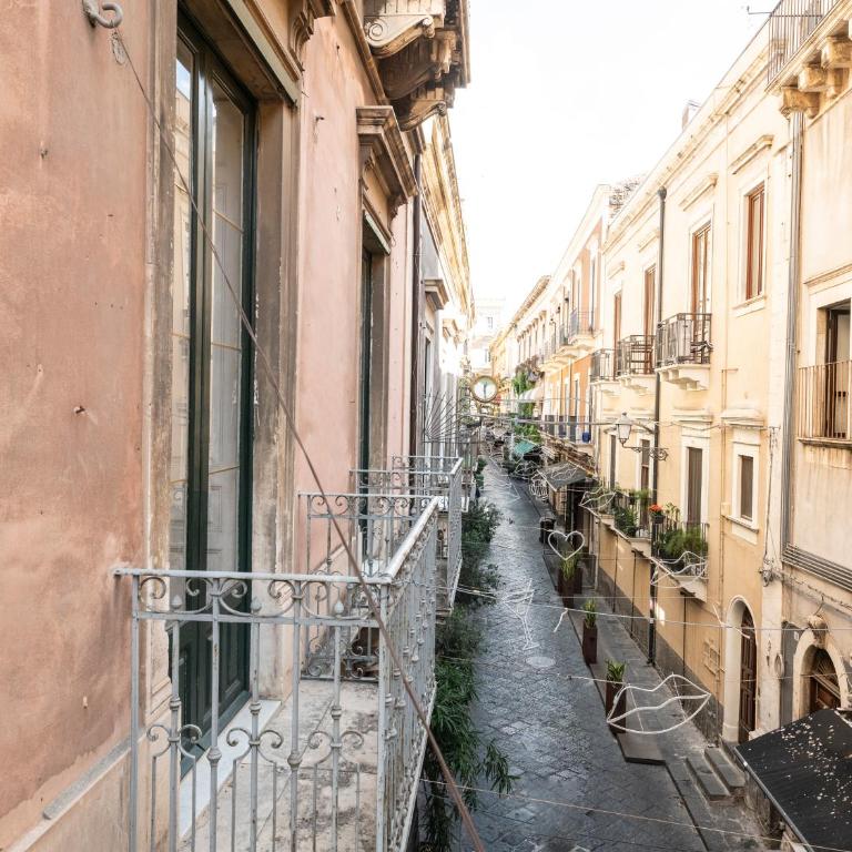 B&B Santa Filomena - parcheggio convenzionato a 50mt e aria condizionata - checkin H24- 2 min pescheria - Deluxe Double Room with Extra Bed - 16