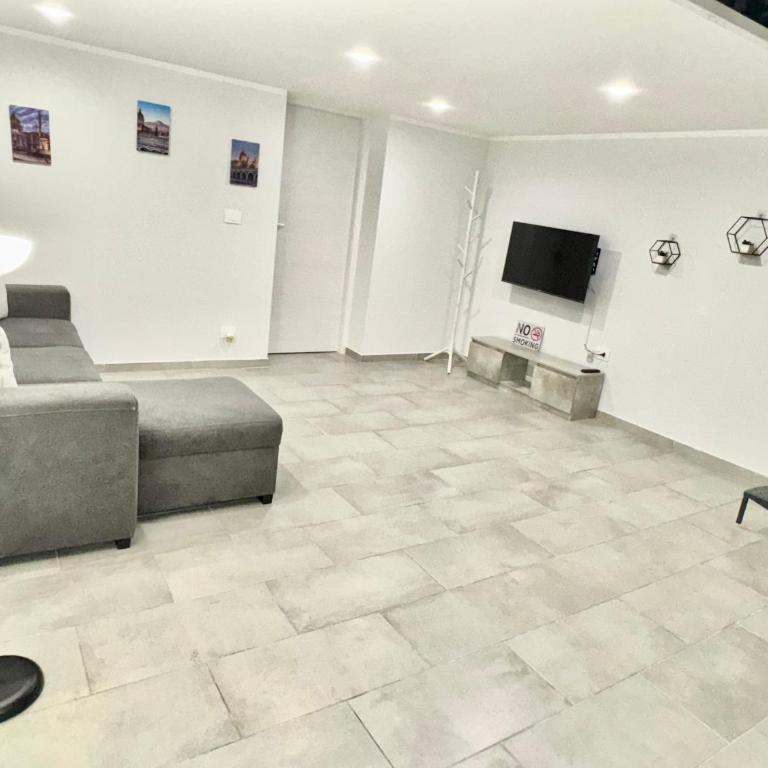 Privitera home 2 - One-Bedroom Apartment - 11