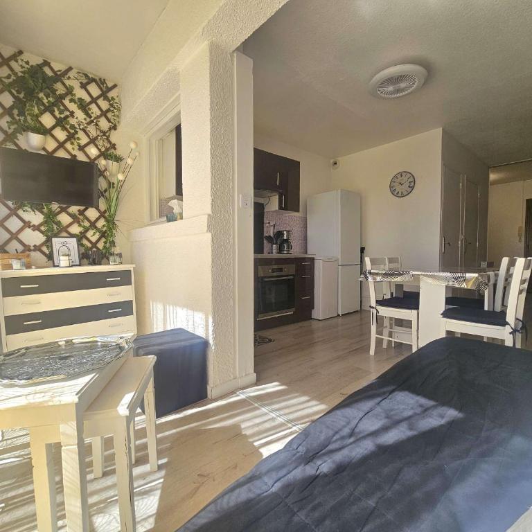 T1 confortable avec WIFI inclus - FR-1-553-309 - Apartment - 2