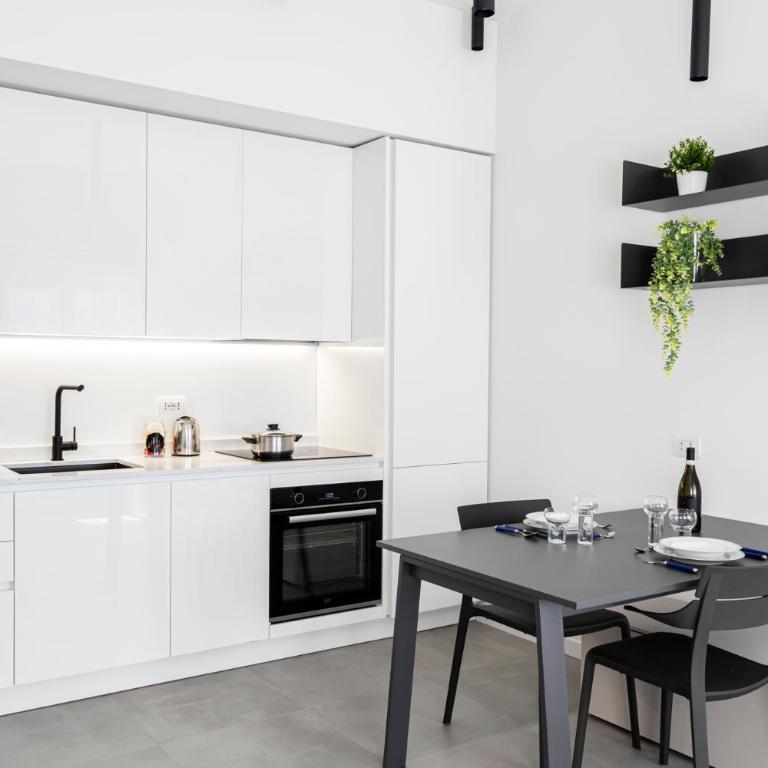 GuestHost - Comfy Apartments near Cenisio MM5 - Appartamento con 1 Camera da Letto - 2