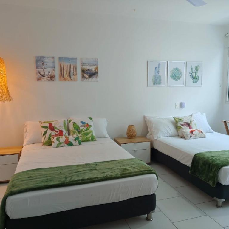 Beautiful beachfront apartment in Cartagena - Family Room with Private Bathroom - 1