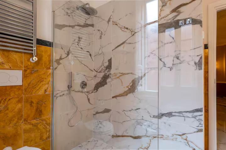 Elegant apartment in Parioli with 4 bedrooms and 3 bathrooms - Villa - 11