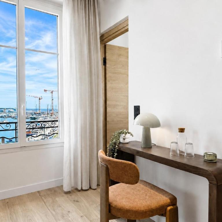 8A- Apartment Facing Port And Town Hall - Appartement 3 Chambres - 4