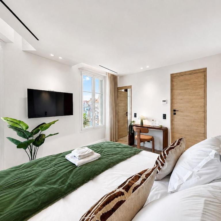 8A- Apartment Facing Port And Town Hall - Appartement 3 Chambres - 5