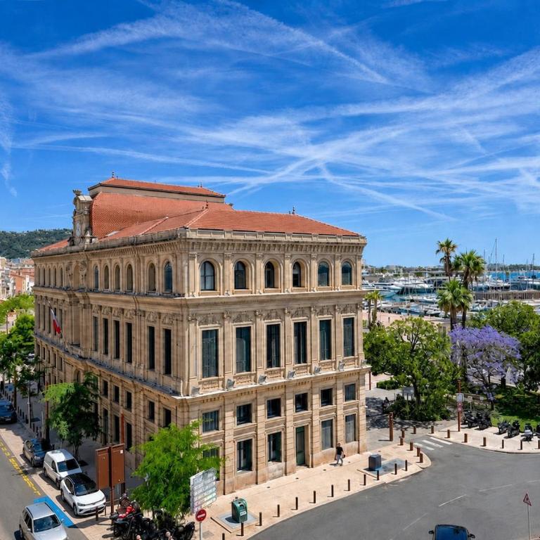 8A- Apartment Facing Port And Town Hall - Appartement 3 Chambres - 25