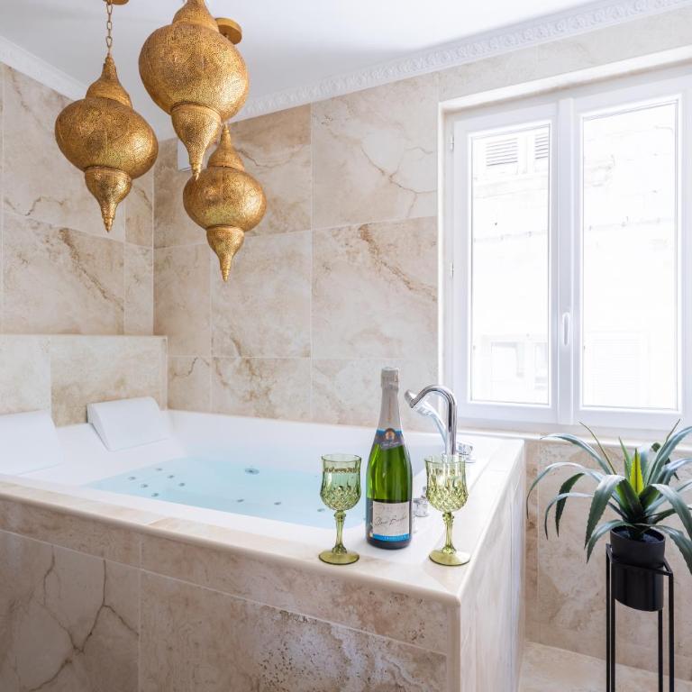 Jardin d'Orient - Love, Spa & Terrasse Privative - Appartement 1 Chambre - 2