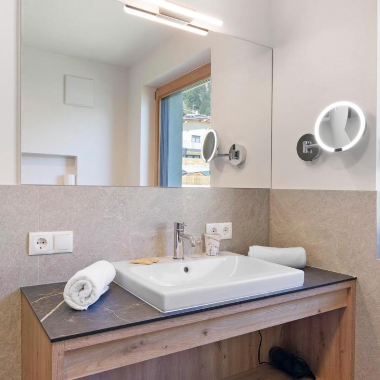 Residence Froy - Appartamento Deluxe con 2 Camere da Letto e Vista Giardino - 11