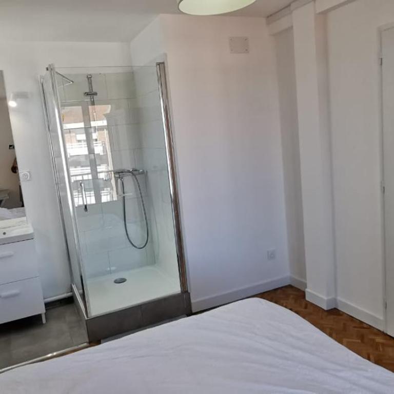 Appartement lumineux, 3 chambres avec salles d'eau - Apartment mit 3 Schlafzimmern - 9