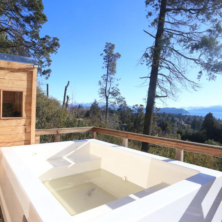 Refugio de bosque con Jacuzzi en terraza y Vista panorámica al lago - Casa de 2 dormitorios - 63