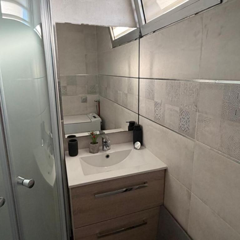 Joli Studio Cabine 1ère ligne avec parking privé - Appartement 2 Chambres - 10