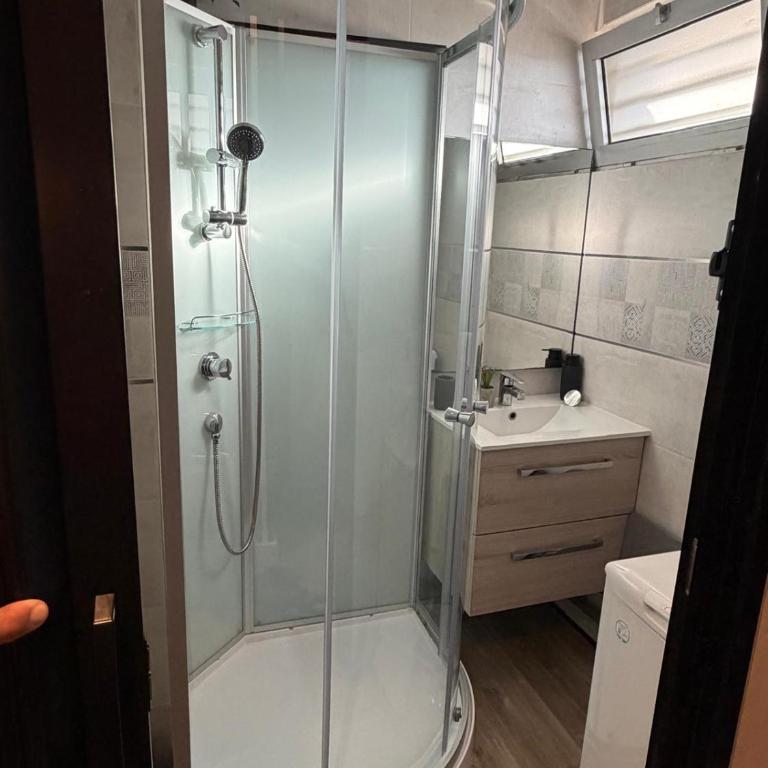 Joli Studio Cabine 1ère ligne avec parking privé - Appartement 2 Chambres - 11
