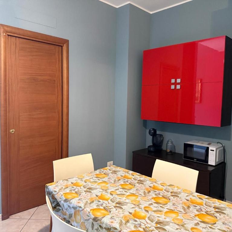 Esmeralda Apartment - Habitación con cama extragrande y balcón - 8
