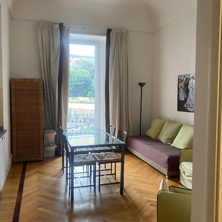 Residence gli Angioini srl - Appartamento Familiare con 2 Camere da Letto - 1