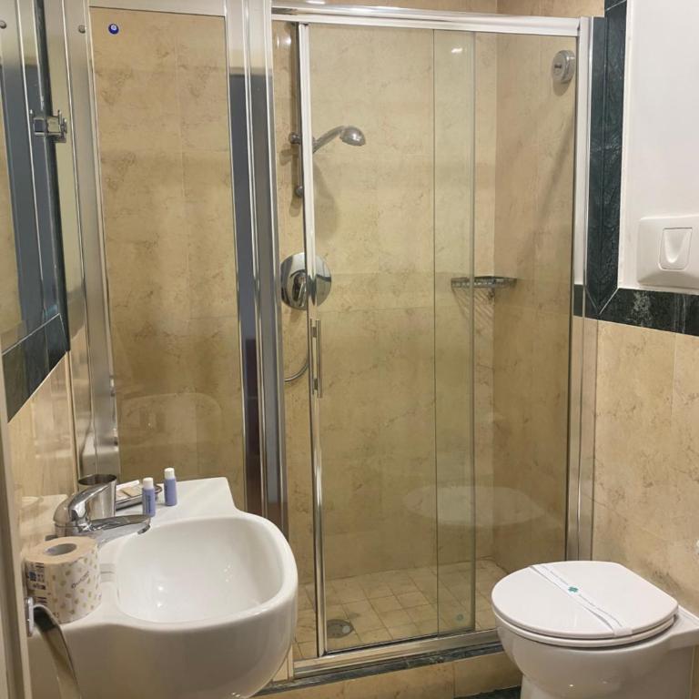 Residence gli Angioini srl - Appartamento Familiare con 2 Camere da Letto - 5