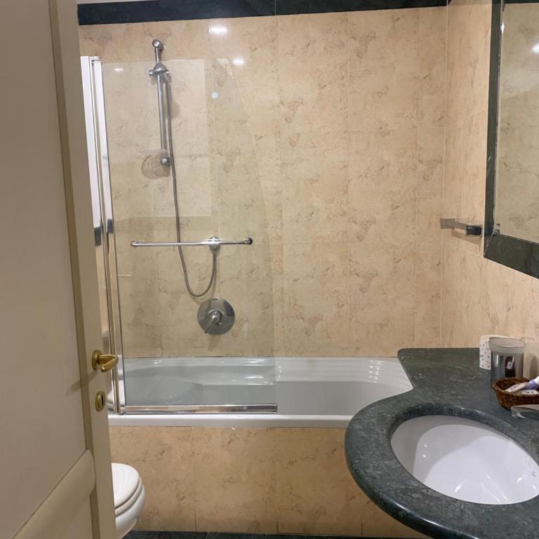 Residence gli Angioini srl - Appartamento Familiare con 2 Camere da Letto - 3