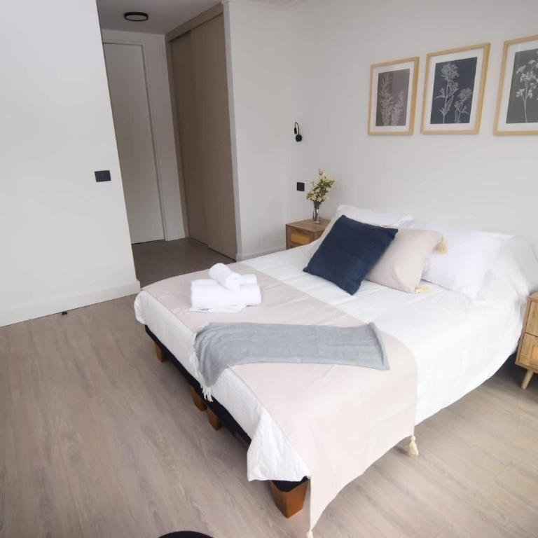 Spacious 2BR Apt Top Las Condes Location - Apartamento - 15