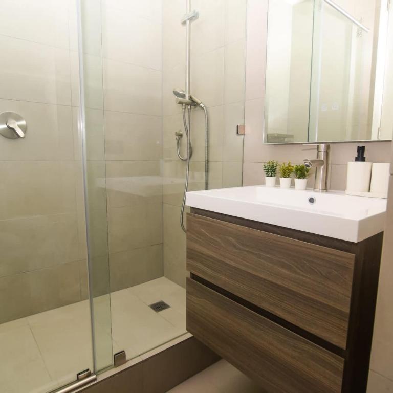 Spacious 2BR Apt Top Las Condes Location - Apartamento - 19